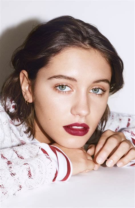 jude law daughter burberry|burberry iris law makeup.